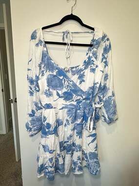 American Eagle Blue White Floral Long Sleeve Smocked Mini Dress